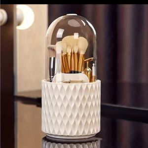 Makeup brushes organizer